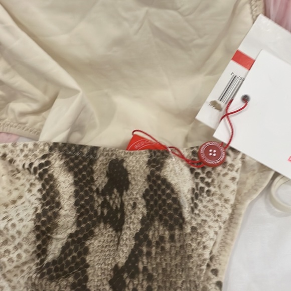 Red Cárter Strappy One Piece Swimsuit Earth - Picture 5 of 8